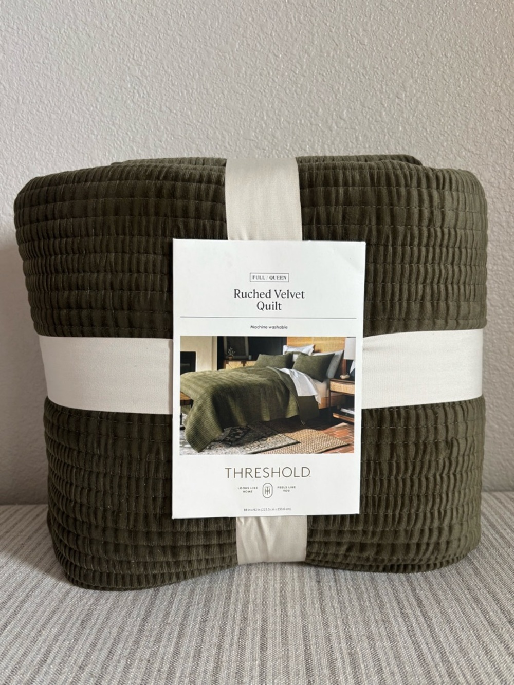 NWT Full/Queen Ruched Velvet Quilt Green - Threshold
